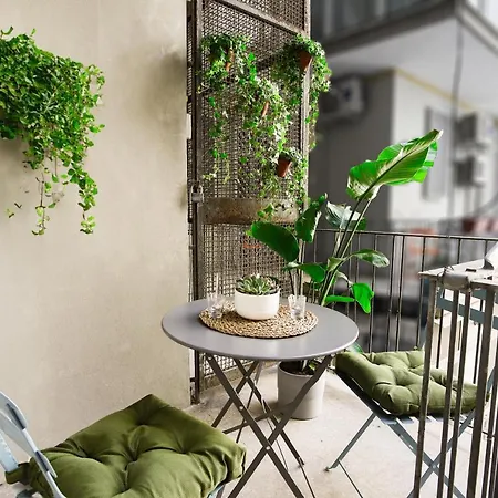 Floris: Modern In The Heart Of Center شقة *