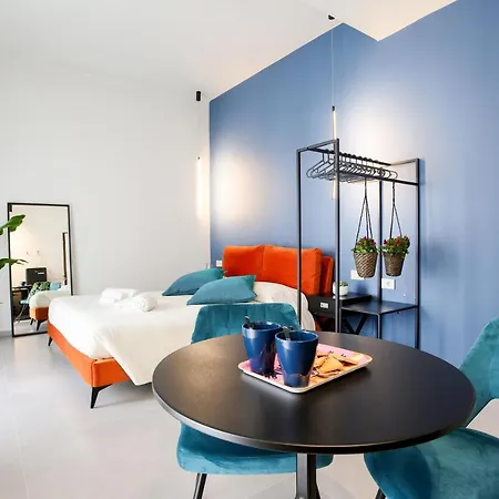 Floris: Modern In The Heart Of Center شقة